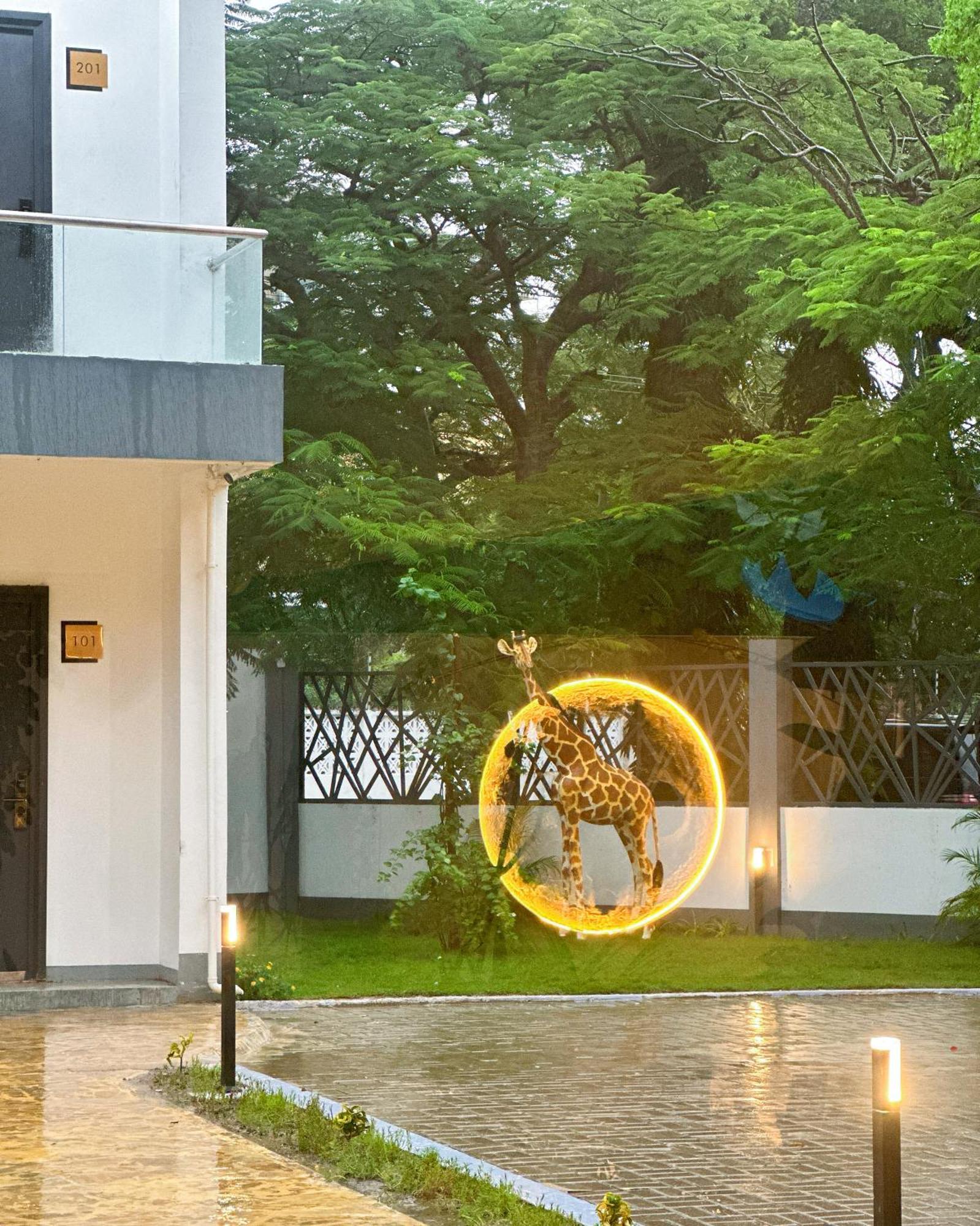 Hotel No 33 *